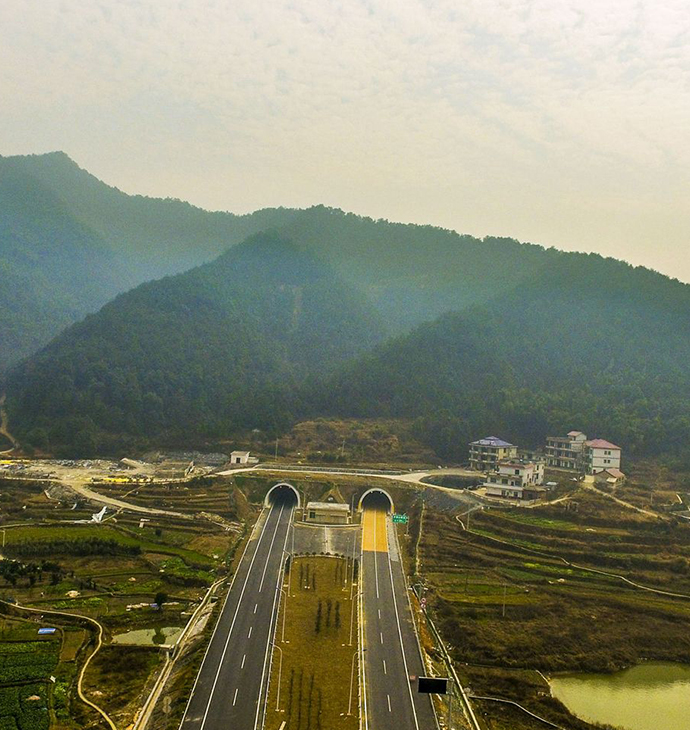 S71益娄衡高速笋安山隧路