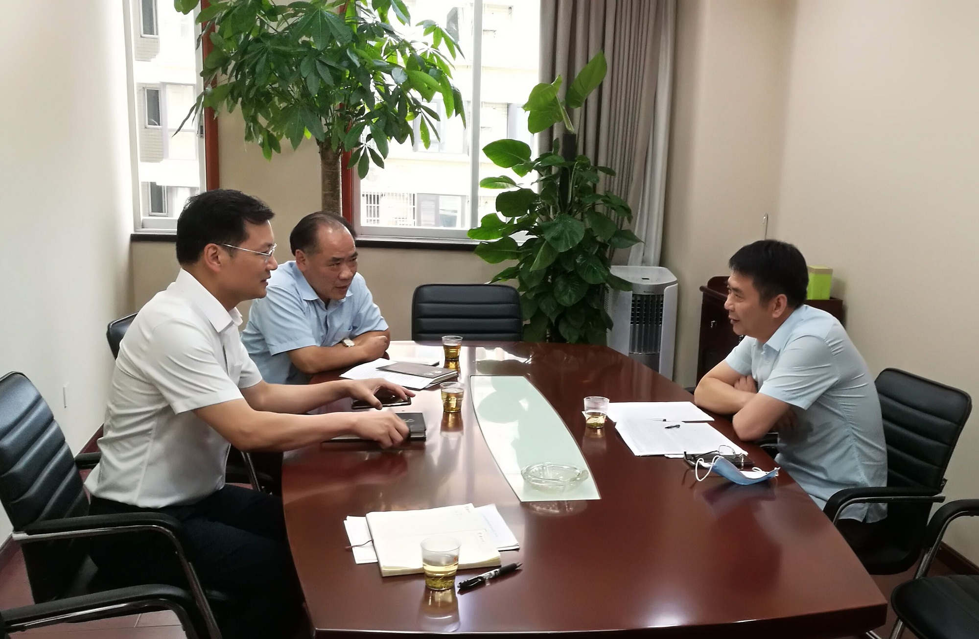 杨雄伟与专家组沟通互换_副本.jpg