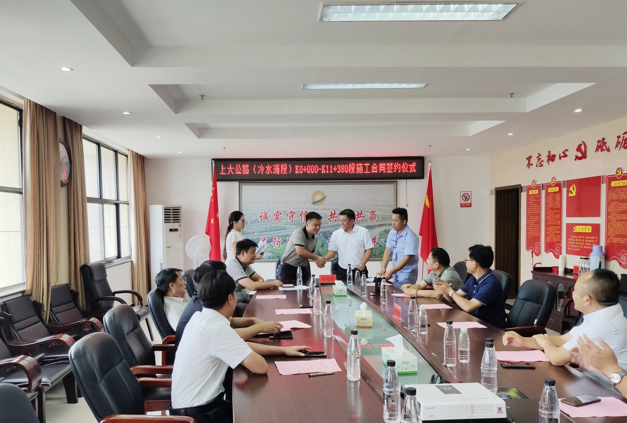 上大公路签约典礼_副本.jpg