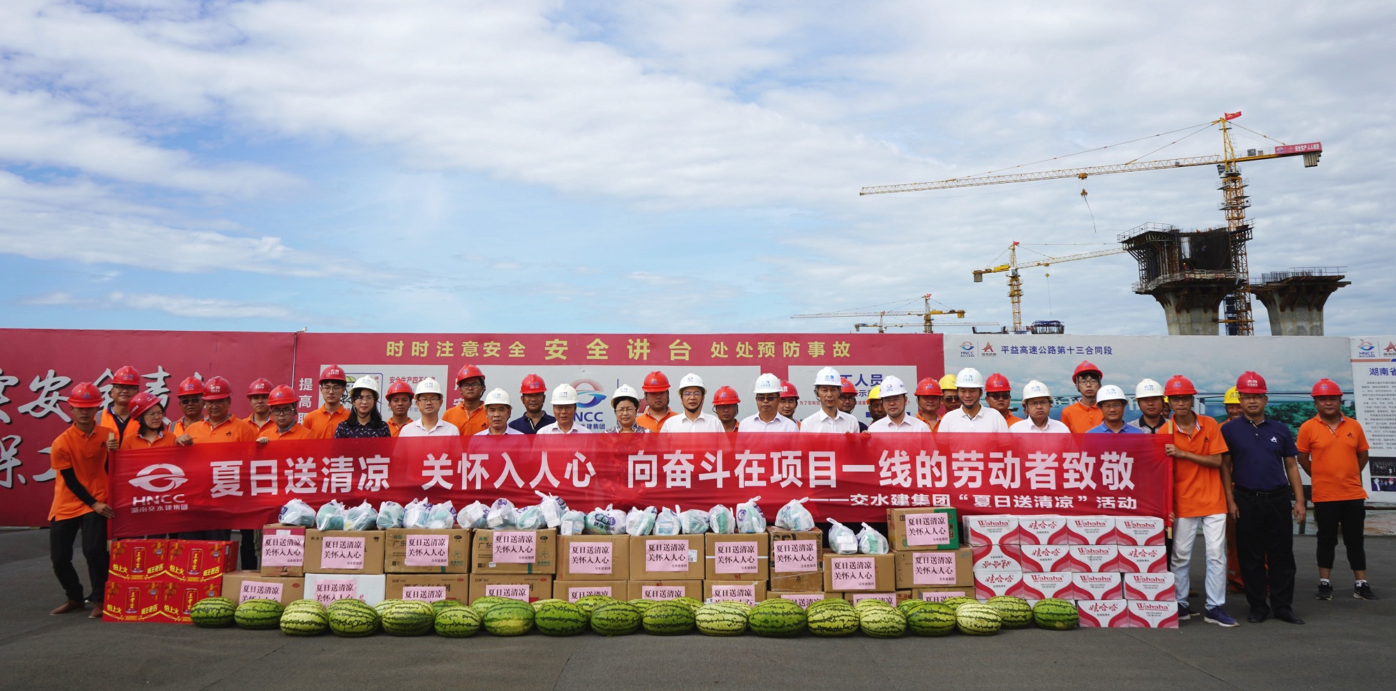 3.交水建、扑睿德州游戏官网集团辅导赴伍益十三标送清冷_副本.jpg