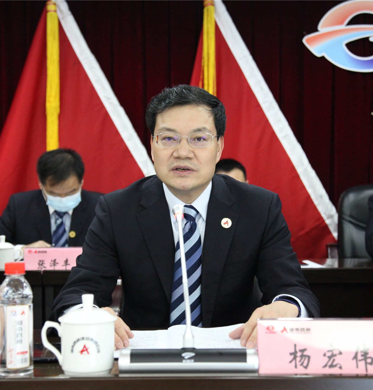 杨雄伟作汇报IMG_9478_副本.jpg