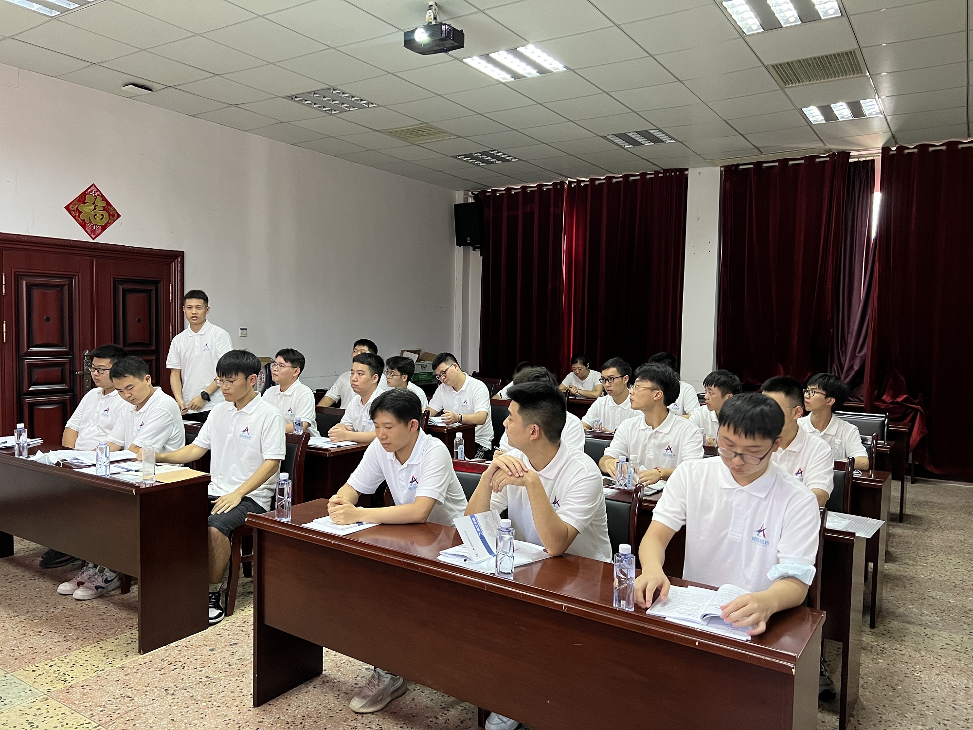 20220716 后浪入海 一分公司召开新员工碰头会 图2.jpg