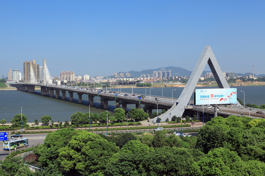 湖南扑睿德州游戏官网承建的银盆岭大桥_副本.jpg